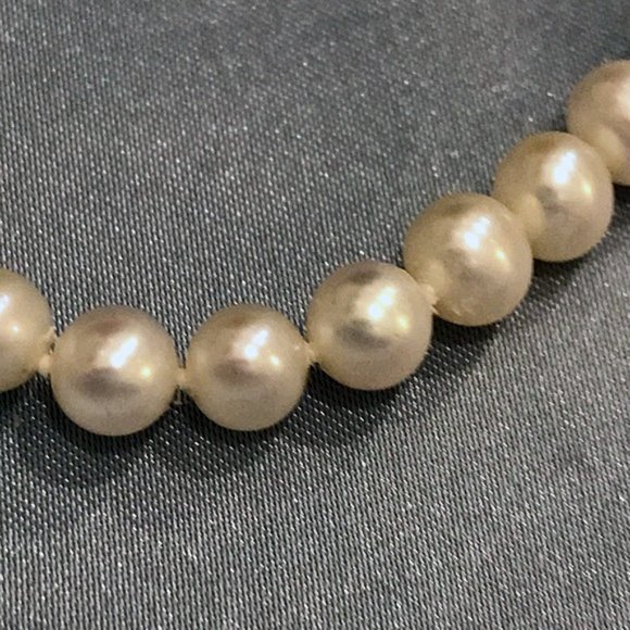 Vintage Genuine Lustrous Pearl Necklace - Picture 3 of 5